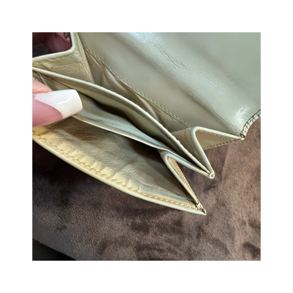 Gucci Vintage Flap Wallet with G clasp - Picture 9 of 12